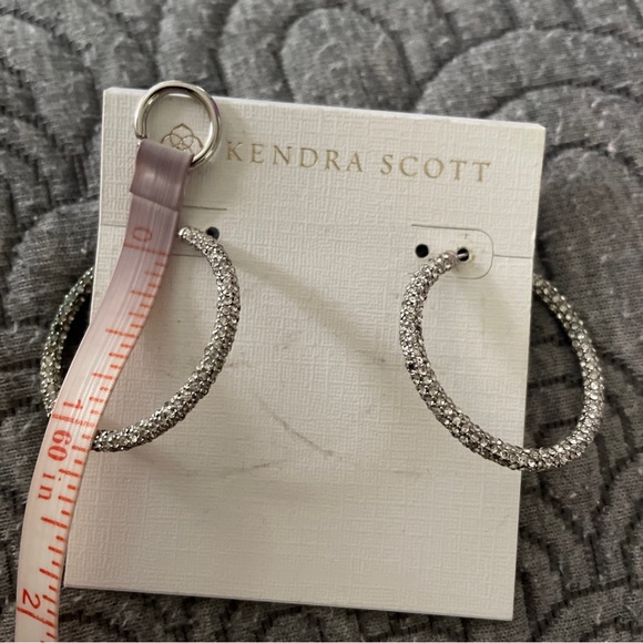 KENDRA SCOTT Silver Rhinestone Hoops Push-Back 1” Round Timeless Classic $80 NEW - Picture 12 of 16